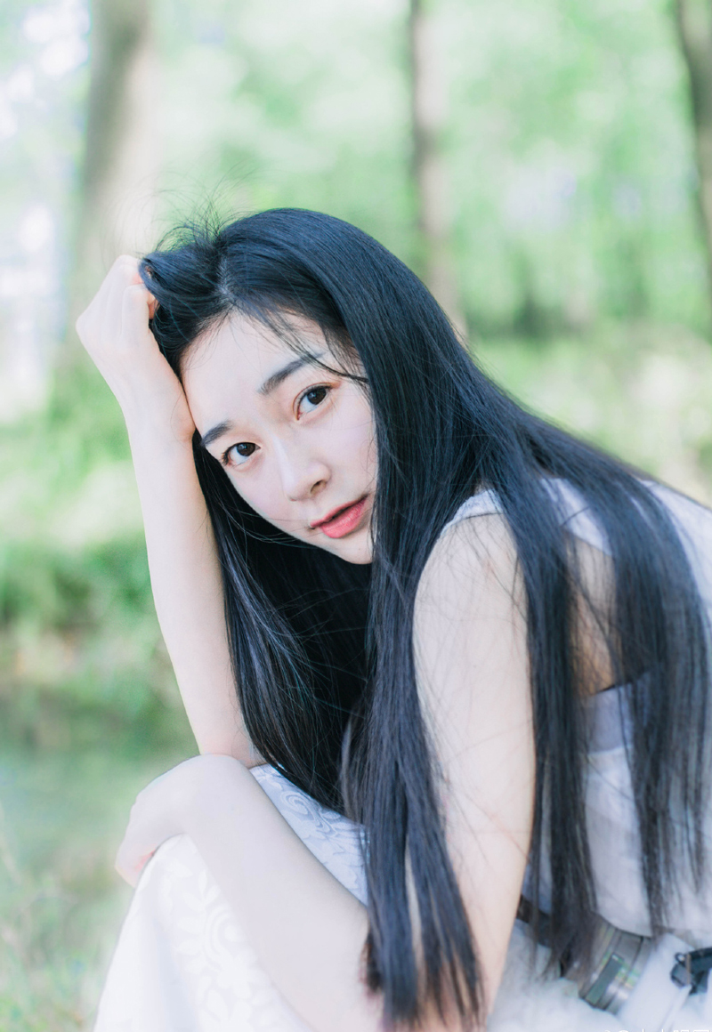 伏德心中微微松了口气，类似的对话曾经也出现过，虽然不多，但每一次都是那样突然，哪怕伏德经历过最严苛的训练，从入荆州到现在，伏德甚至连睡觉都不敢做梦，生怕自己在梦中说出什么不该说的话，那种如同走钢丝一般的感觉并不好受，让伏德一度认为自己快要疯掉。